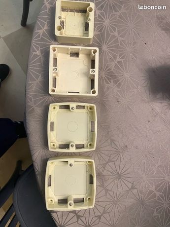 Boîtier pour montage en saillie