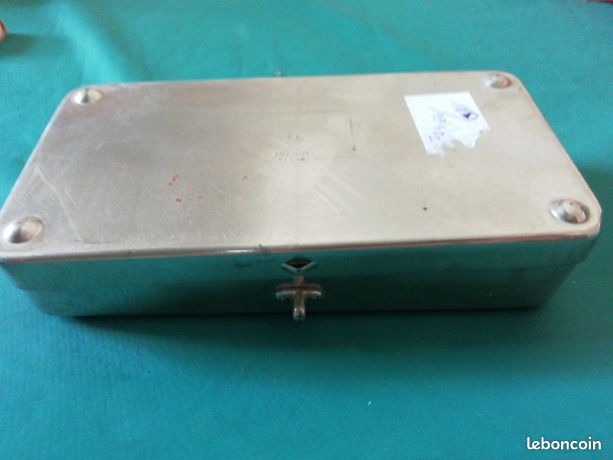 Boitte métallique médicale