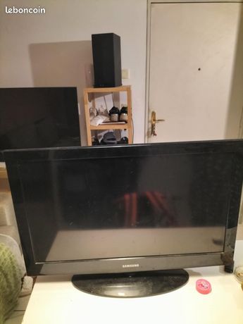 Bonjour je vend une télévision avec sa télécommande et en bon état