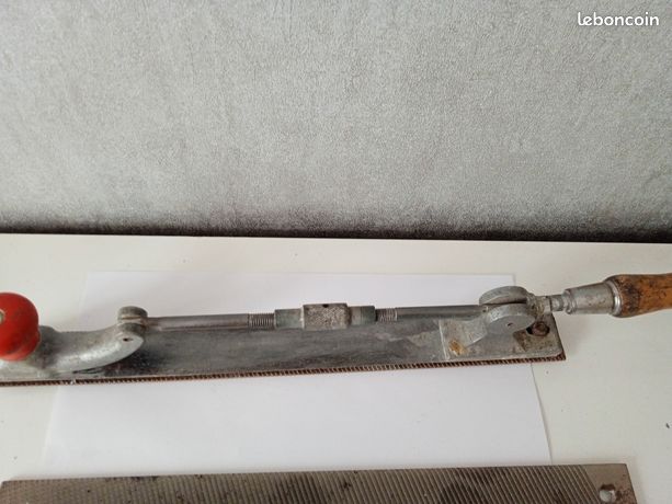Bonne râpe à étain carrosserie et zingueur