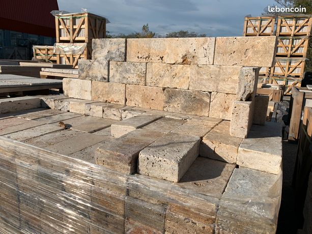 Bordure en travertin multicolore