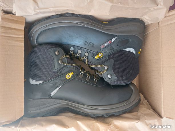 Bottes sécurité NEUVES T43 montantes S3 hydro