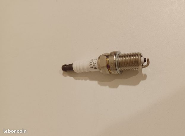 Bougie Automobile Eyquem Référence RFC 52 LS Elle est neuve
