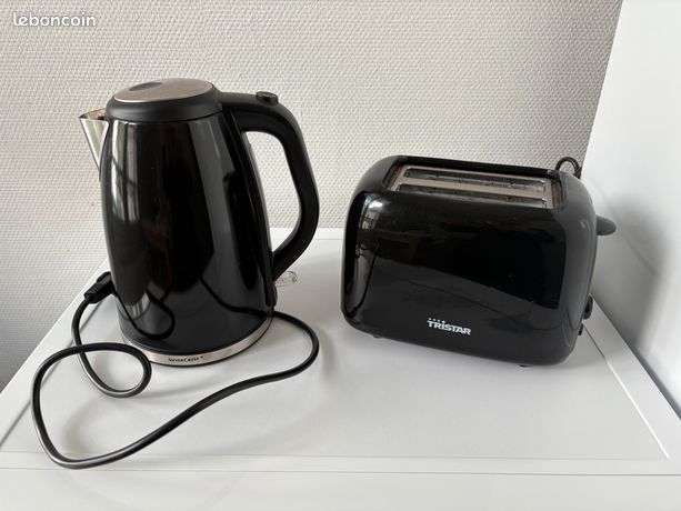 Bouilloire et grille pain