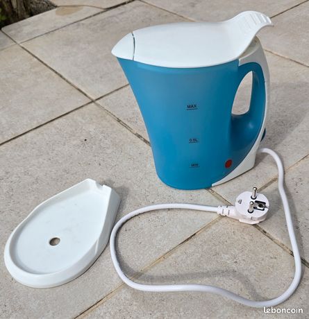 Bouilloire avec la notice