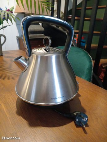 Bouilloire socle morphy richards forme rétro