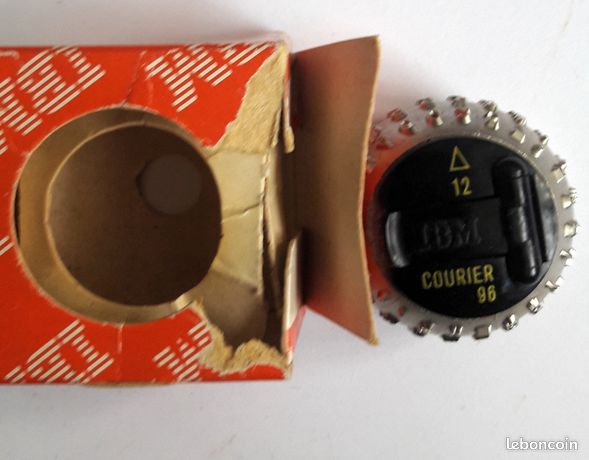 Boule IBM 82 courier 96 12 pt B