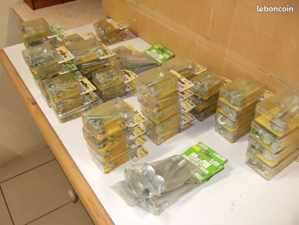 Boulons têtes rondes collets carré AZ