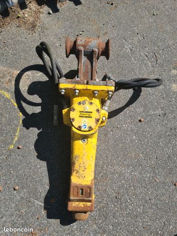 Brh M1 petite pelle 1T 3T5 dans l'état