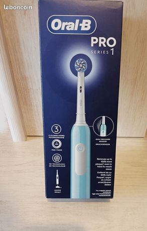 Brosse à dent Oral B Pro, Bleue, Elle est toute Neuve, Son emballage n'a pas été ouvert