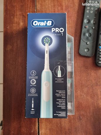 Brosse à dents Oral-B Pro Série + 6 brossettes neuves