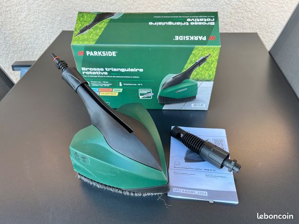 Brosse triangulaire rotative