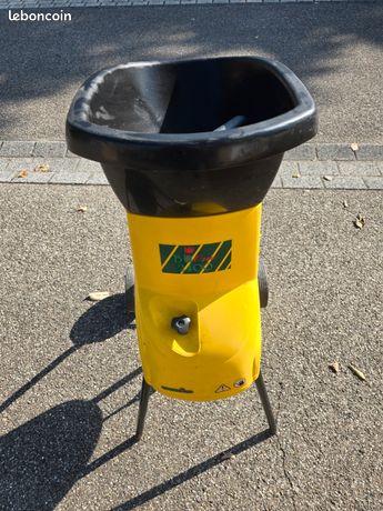 Broyeur de végétaux électrique