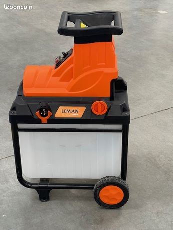Broyeur électrique de végétaux Ø maximum 45 mm avec sens de rotation Av et Ar. 2800 w