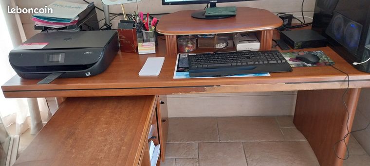Bureau avec son meuble et son fauteuil