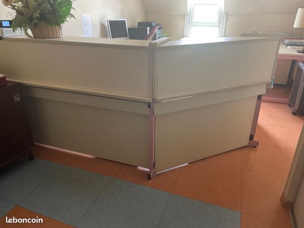 Bureau borne accueil beige