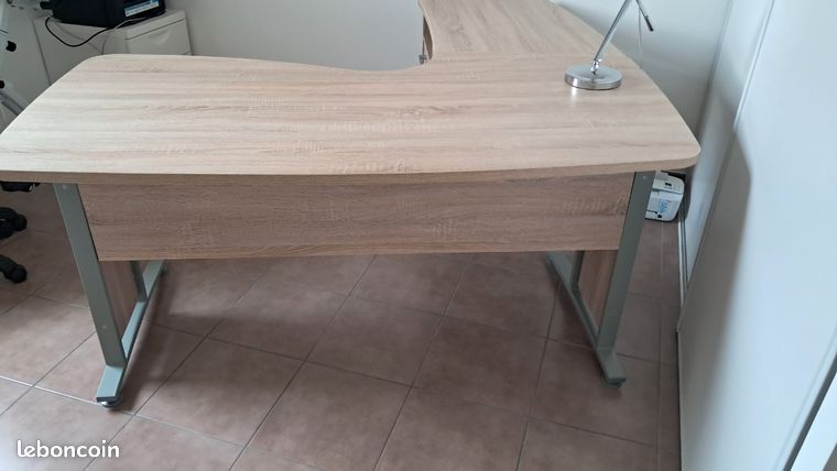 Bureau d'angle compact