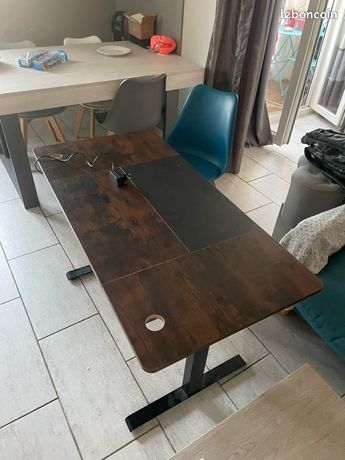Bureau électrique ajustable