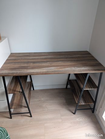 Bureau industriel avec rangements