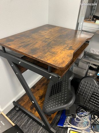Bureau roulant pour ordinateur
