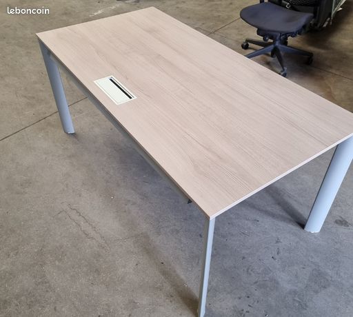 Bureau sobre et robuste – qualité pro