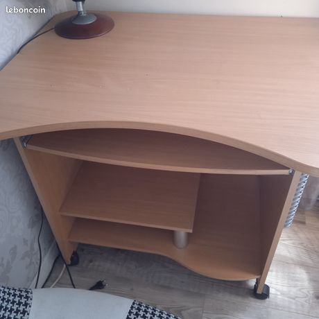 Bureau ordinateur sur roulettes, coin rangement CD coloris aulne, 67 de profondeur,83 cm de haut 92 cm de long, 4 roulettes