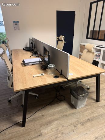 Bureaux open space connectés très bon état