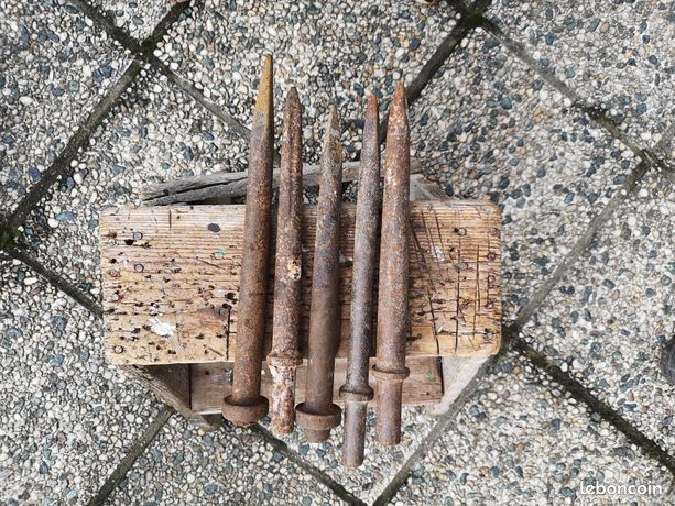 Burins et pointerolles anciens de mineurs en acier