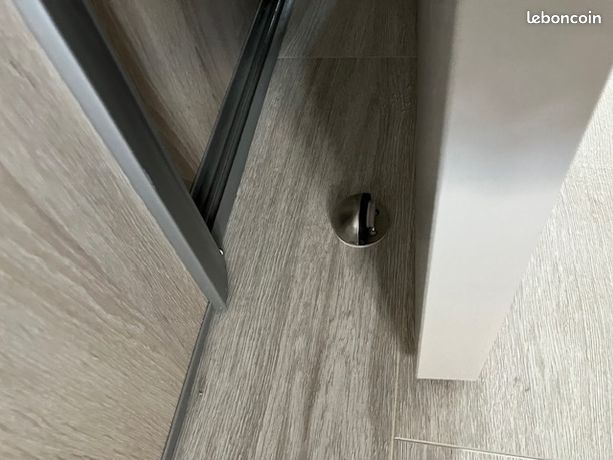 Butée de porte argentée