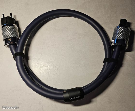 Câble Furutech FP-3TS762 avec IEC13 Furutech FI-50 NCF et Schuko Furutech FI-E50 NCF