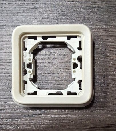Cadre plexo Legrand encastrable