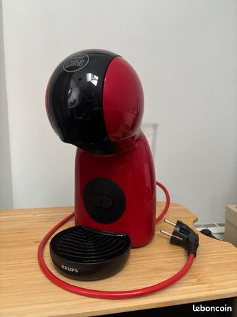 Cafetière rouge Nespresso dolce gusto