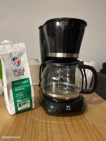 Cafetière à filtres + café moulu
