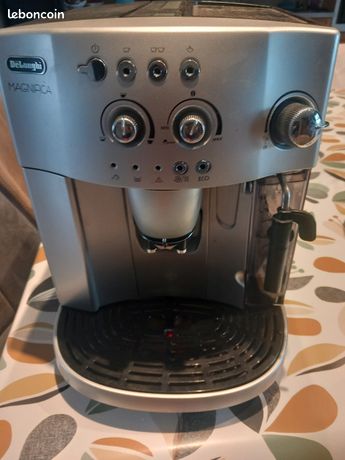 Cafetière à grains delonghi magnifica