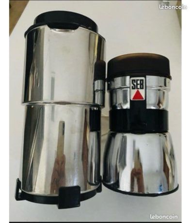 Cafetière à litalienne et moulin à café vintage