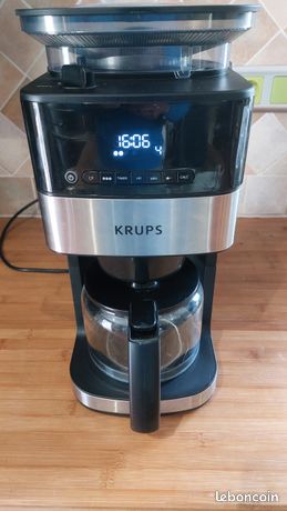 Cafetière avec broyeur à grain