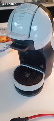 Cafetière dolce gusto état neuf