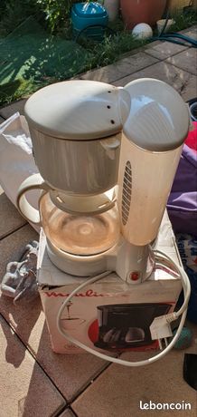 Cafetière électrique blanche