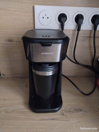 Cafetière et tasse intégré