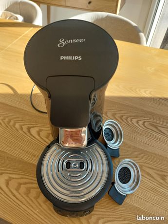 Cafetière Senseo Philips noire avec 2 porte-dosettes 1 tasse et 2 tasses