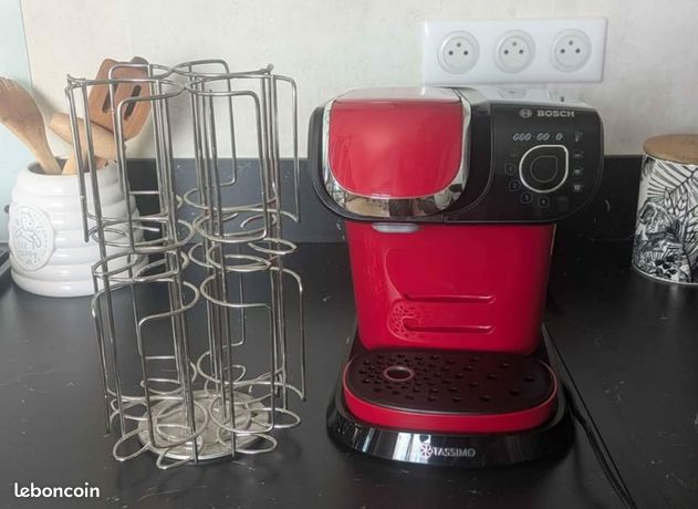 Cafetière TASSIMO et support à capsules