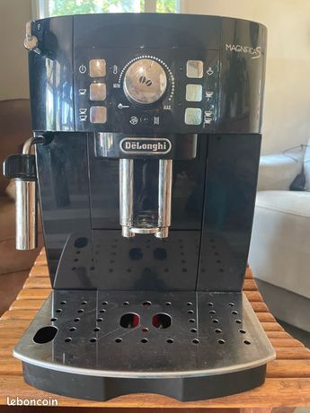 Cafetière delonghi magnifica s