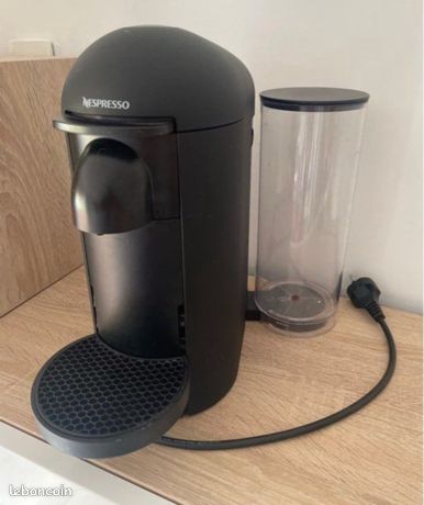 Cafetière dosette nespresso Vertuo plus