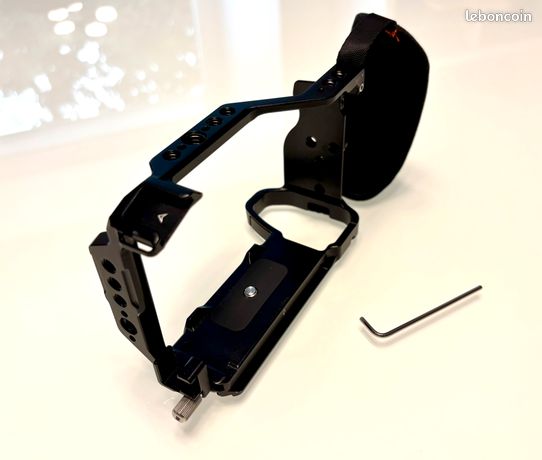 Cage Smallrig 4336 avec dragonne pour Sony A6700