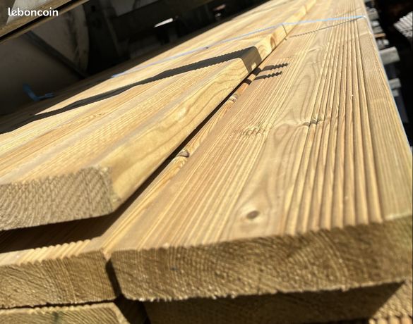 Caillebotis traité rainuré