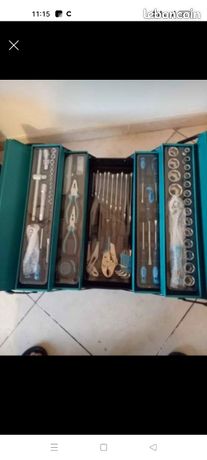 Caisse à outils 85 piècesNeuf emballé gratuite dans un rayon de 40 km Au delà je demanderai un supplémentPrix ferme