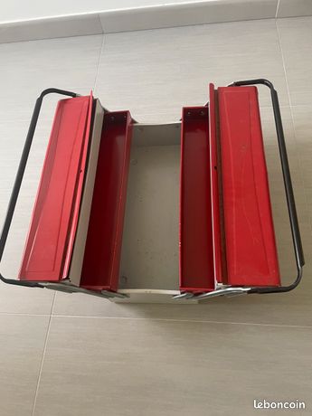 Caisse à outils métallique vide