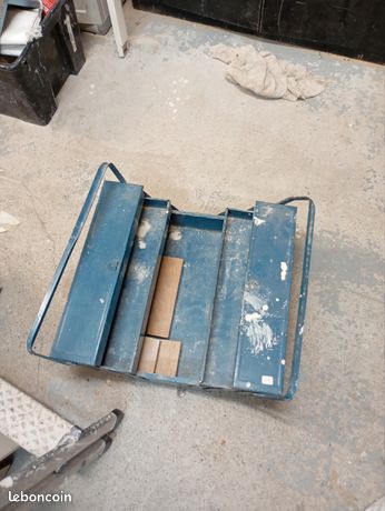Caisse à outils métallique