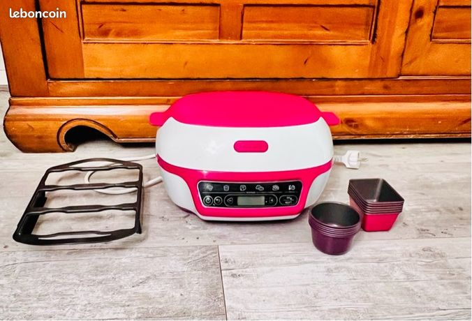 Cake factory avec moules et plaque