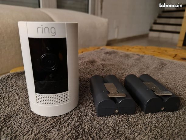 Caméra extérieure sans fil Ring stick up Cam + 2 batteries